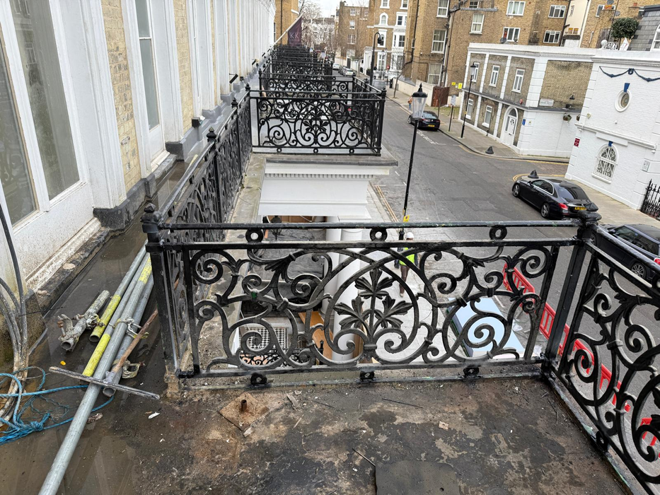 rs_balcony_ornate_row