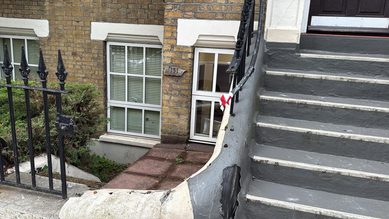 rs_balustrade_crack_a